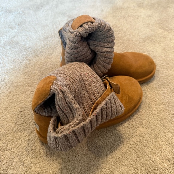 Size 9 UGG Women ’s Cambridge Chestnut Suede and Heather Gray Knit Boots - Picture 7 of 11